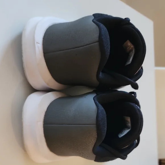 Nike Black and White Athletic Shoes - Picture 5 of 10